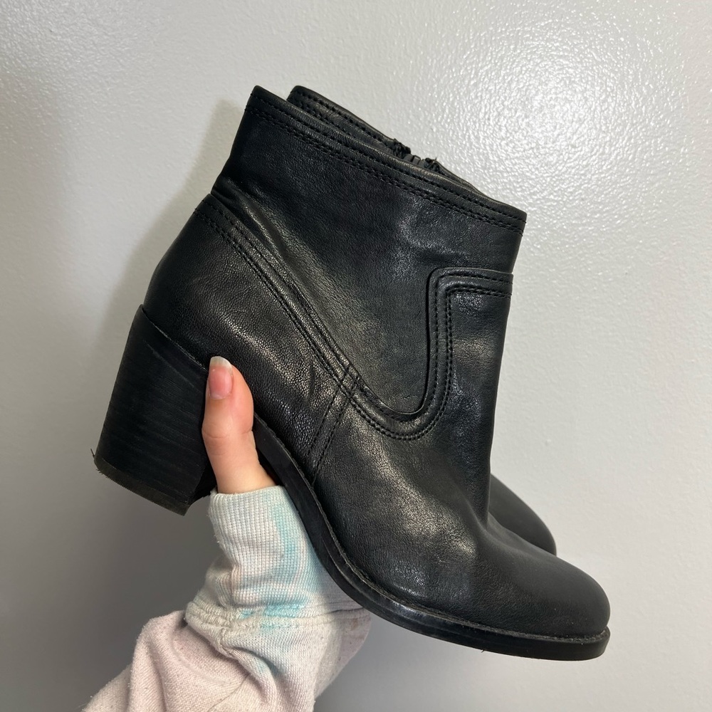Arturo Chiang Black Leather Heeled Ankle Boots - No box - Size 7